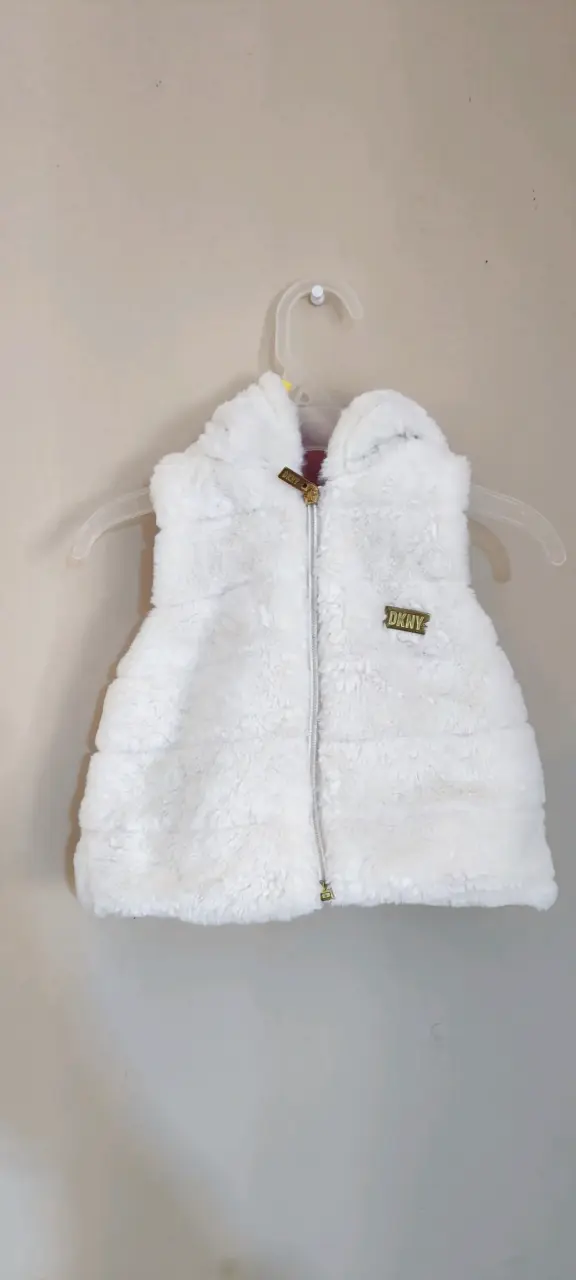 Chaleco blanco de peluche con capucha - 1
