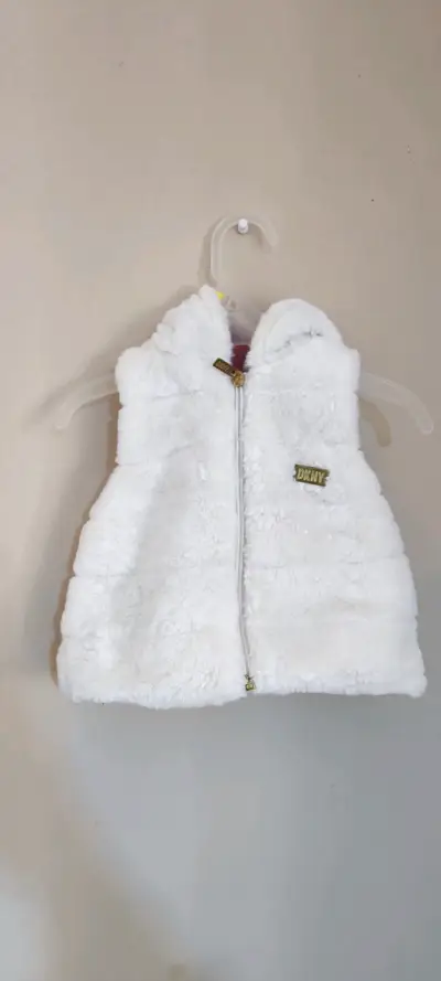 Chaleco blanco de peluche con capucha - miniatura 1