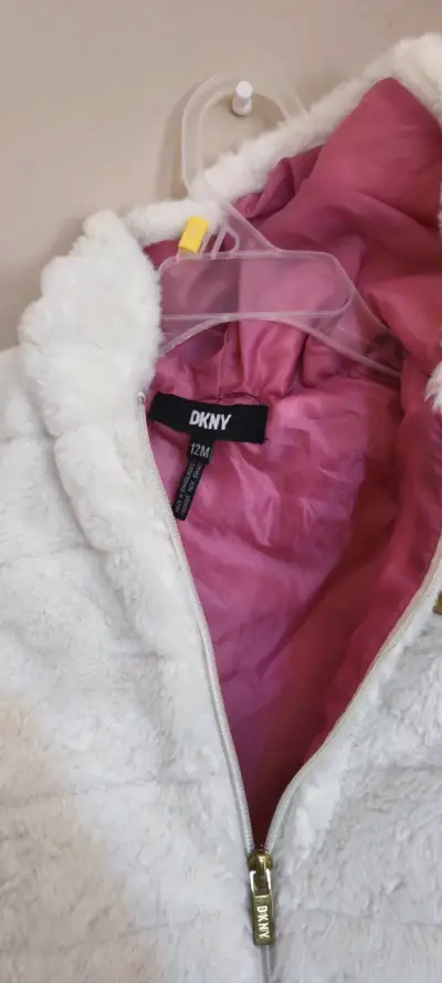 Chaleco blanco de peluche con capucha - miniatura 2