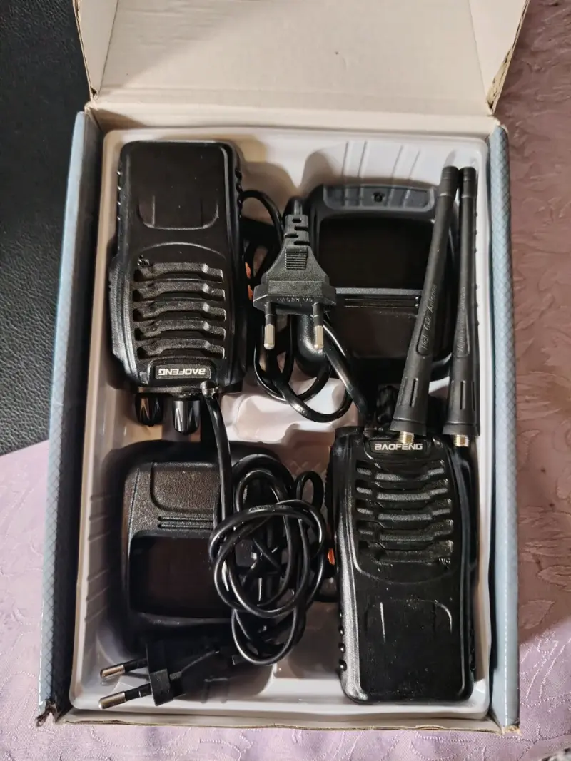 Radios Baofeng con cargadores - 1