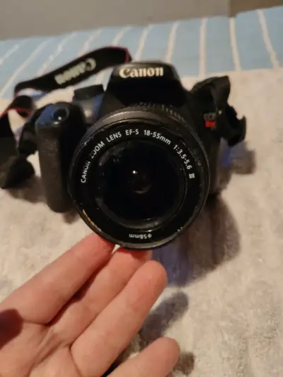Cámara Canon réflex con lente - miniatura 1