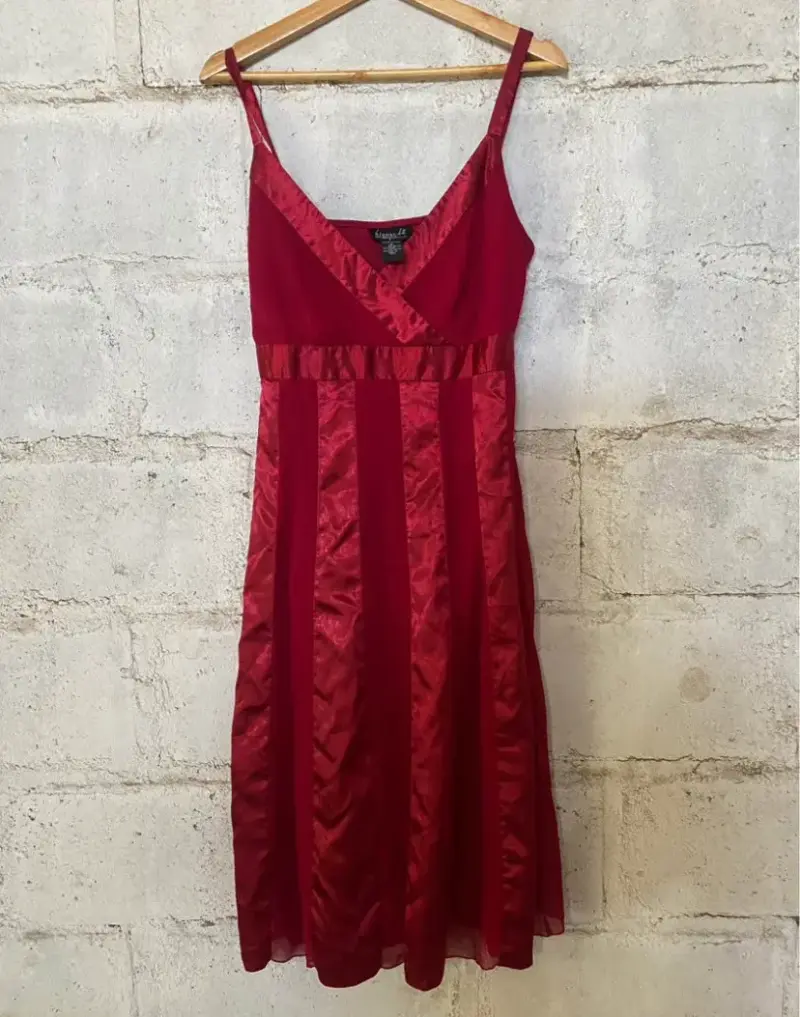 Vestido rojo de tirantes - 1