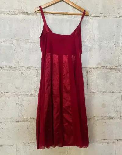 Vestido rojo de tirantes - miniatura 3