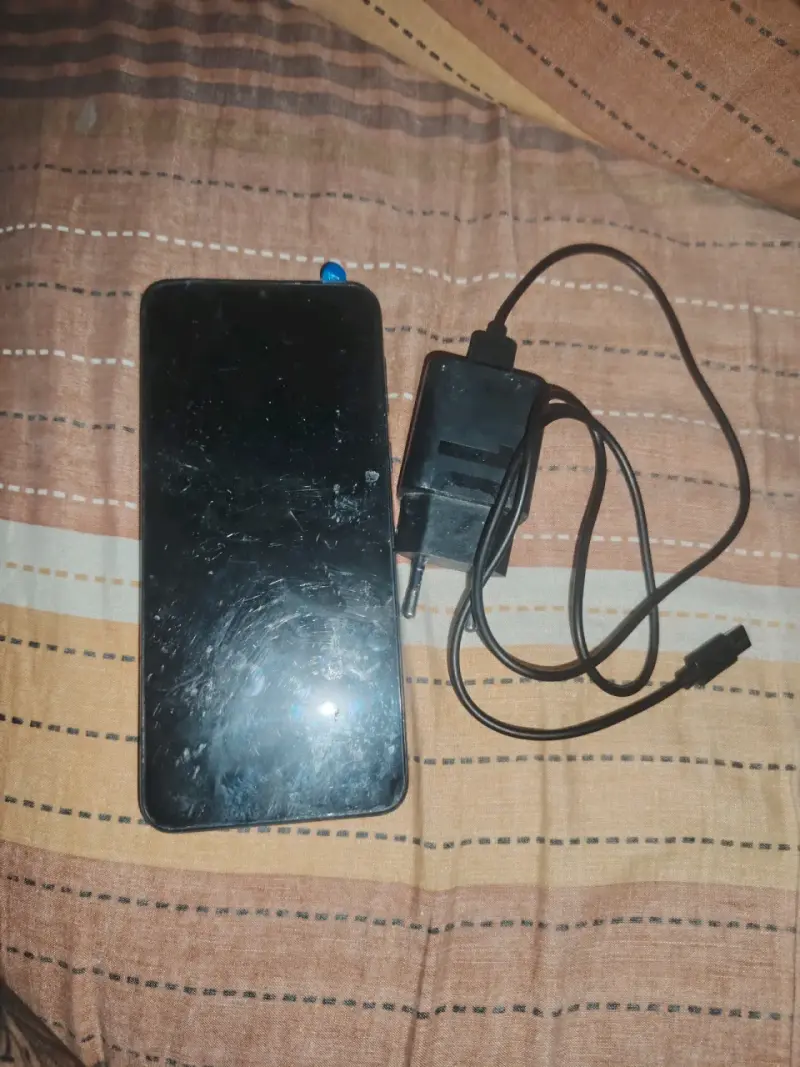 Teléfono Motorola A3 con cargador - 4