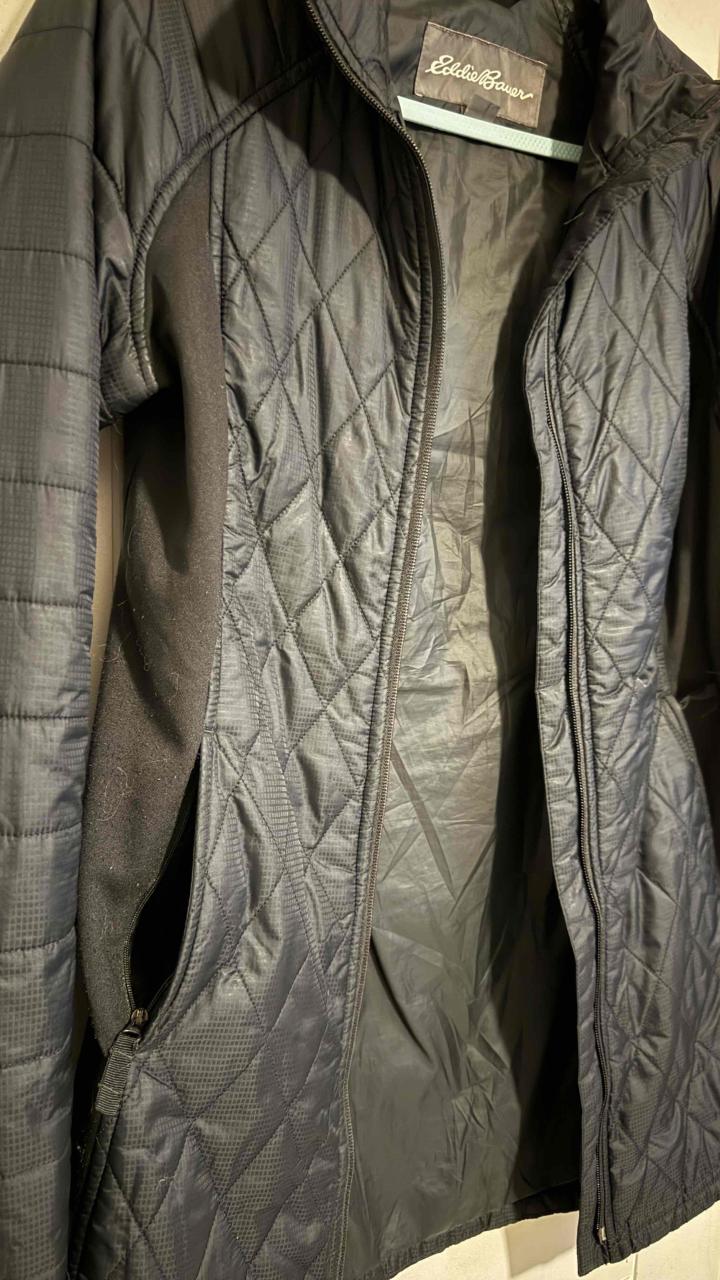 Chaqueta  acolchada negra marca Eddie Baue - 4