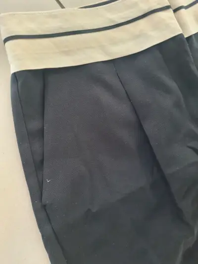 Pantalón negro sin detalles - miniatura 1