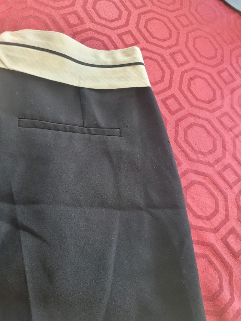 Pantalón negro sin detalles - 3
