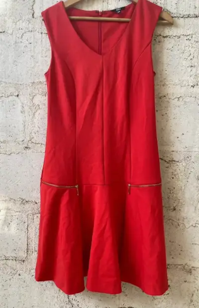Vestido rojo con cierres - miniatura 1