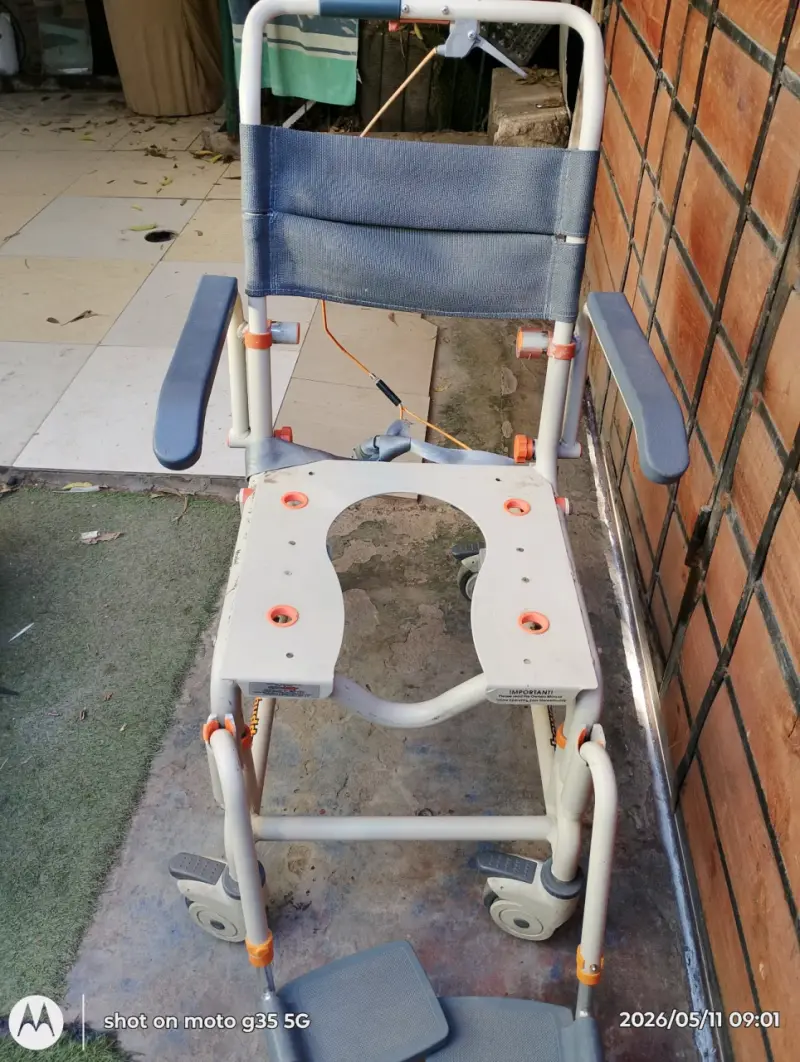 Silla de ducha con ruedas