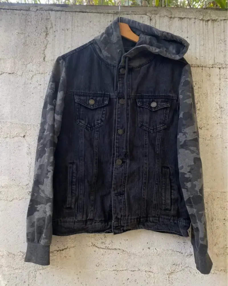 Chaqueta hombre  de mezclilla con capucha - 1