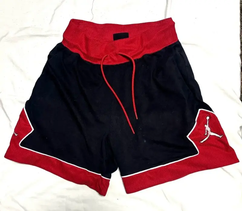 Conjunto deportivo Jordan negro y rojo - 2