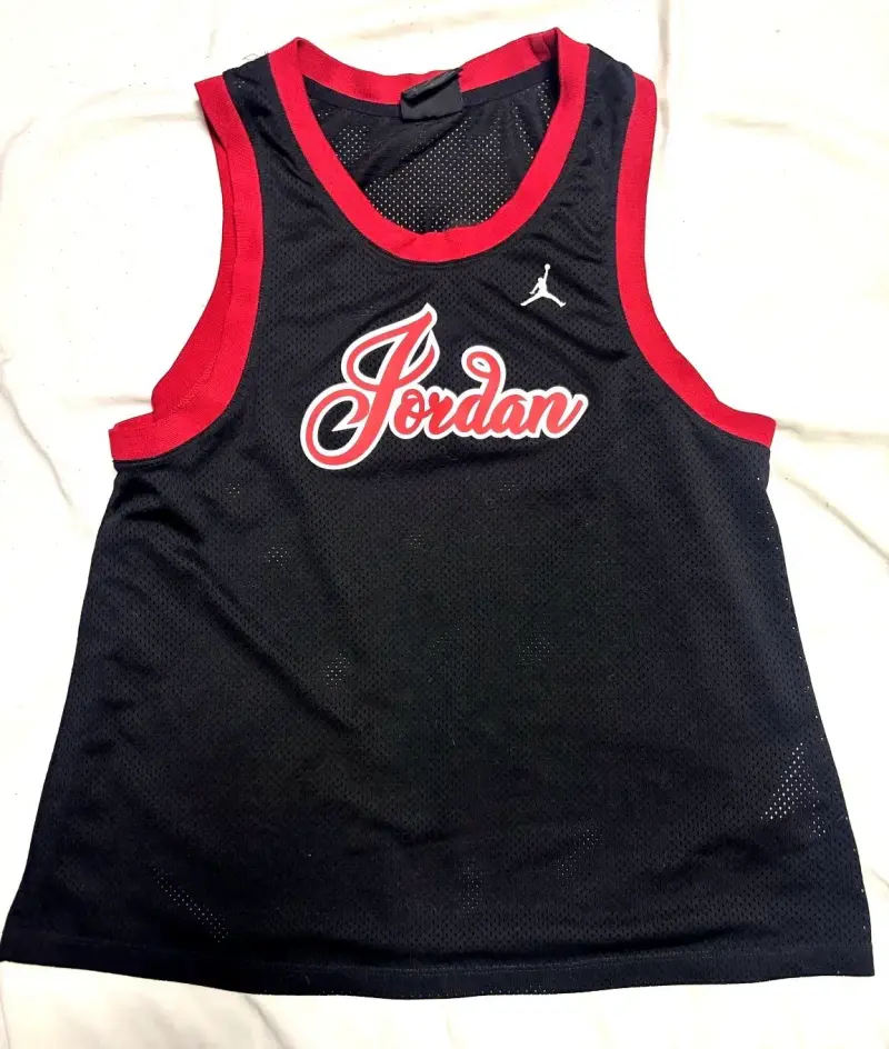 Conjunto deportivo Jordan negro y rojo - 3