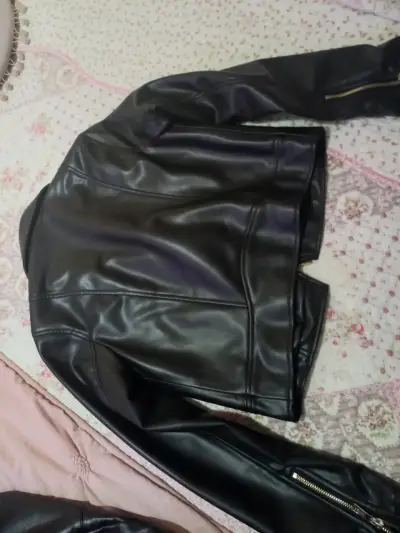 Chaqueta biker negra zara con cierres - miniatura 3