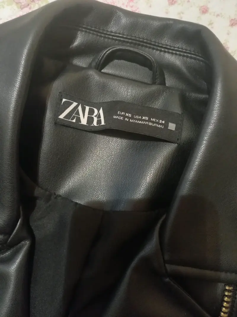 Chaqueta biker negra zara con cierres - 4