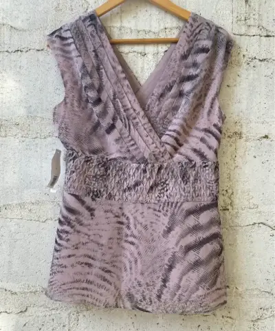 Blusa estampada sin mangas con ETIQUETA - miniatura 1