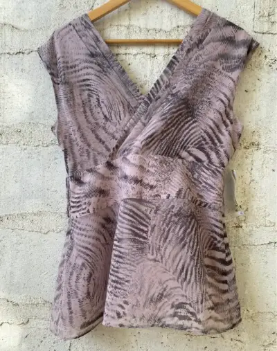Blusa estampada sin mangas con ETIQUETA - miniatura 4