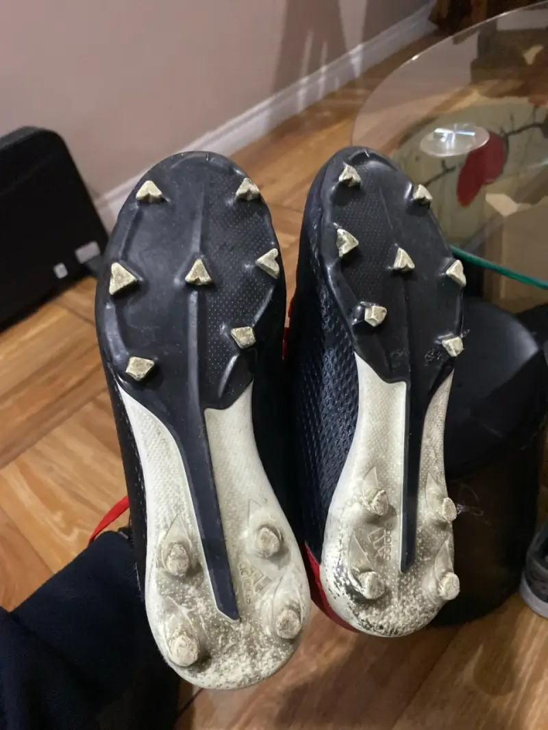 Zapatos de fútbol negros y azules - 2