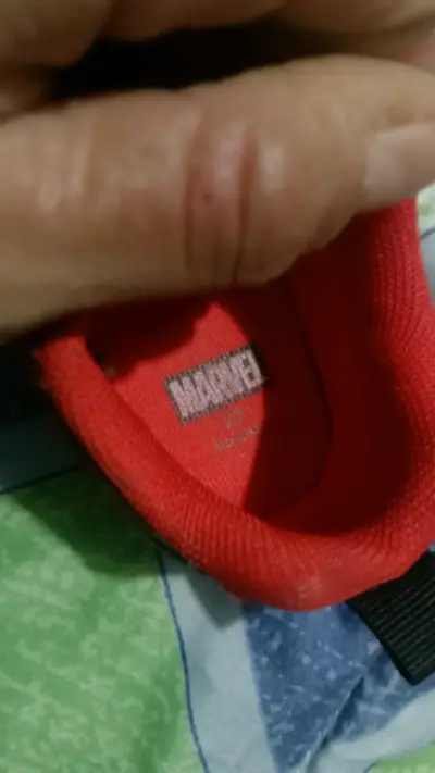 Zapatillas rojas Marvel - miniatura 1