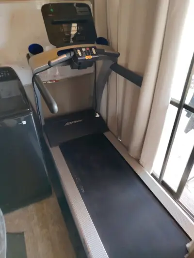 Cinta de correr Life Fitness - miniatura 1