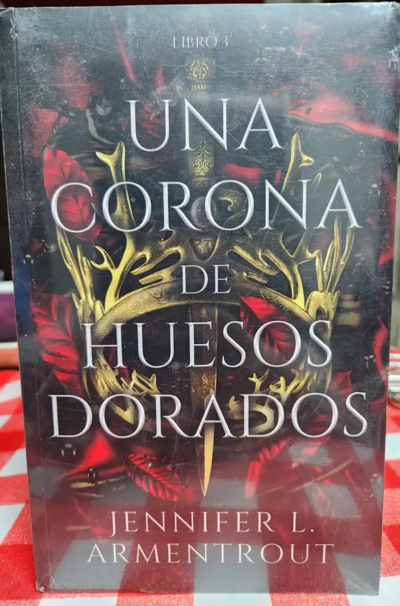 Una Corona de Huesos Dorados - 1
