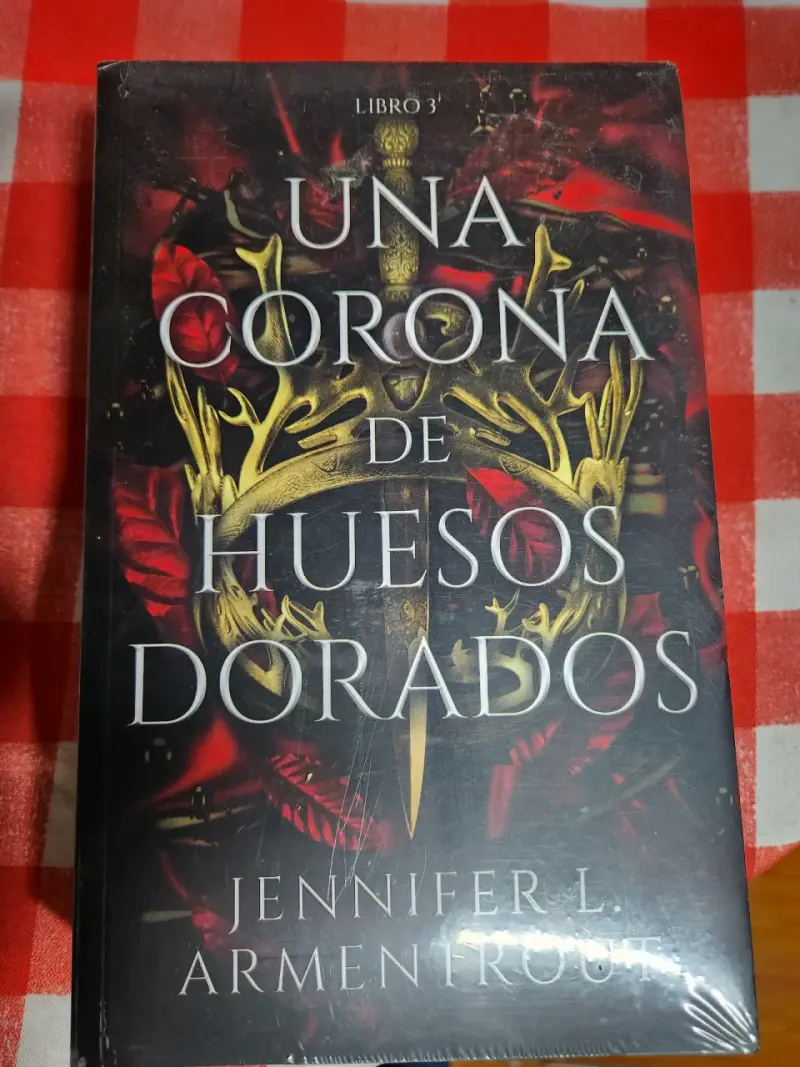 Una Corona de Huesos Dorados - 2