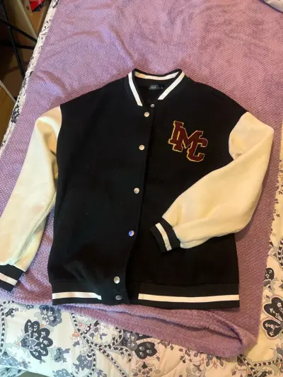 Chaqueta varsity negra MC - miniatura 1