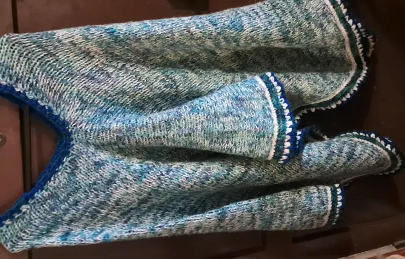 Poncho tejido azul  .varones. Lana reciclada x mi - 3