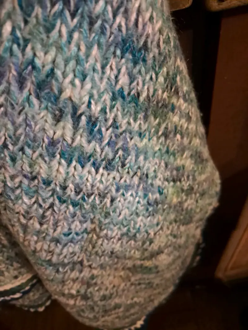 Poncho tejido azul  .varones. Lana reciclada x mi - 4