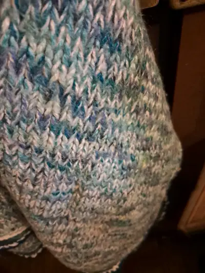 Poncho tejido azul  .varones. Lana reciclada x mi - miniatura 4