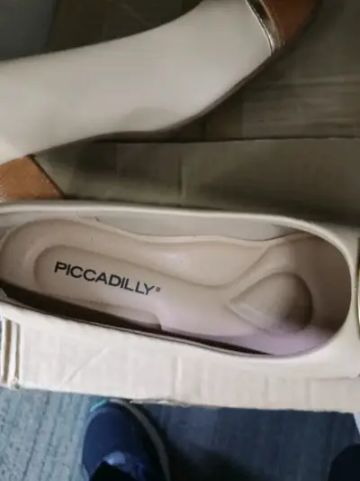Zapatos Piccadilly beige con punta marrón - miniatura 1