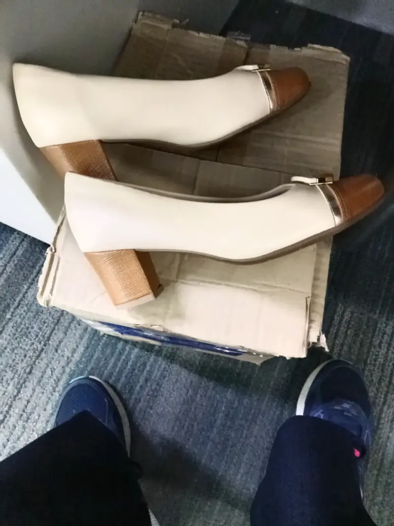 Zapatos Piccadilly beige con punta marrón - 4