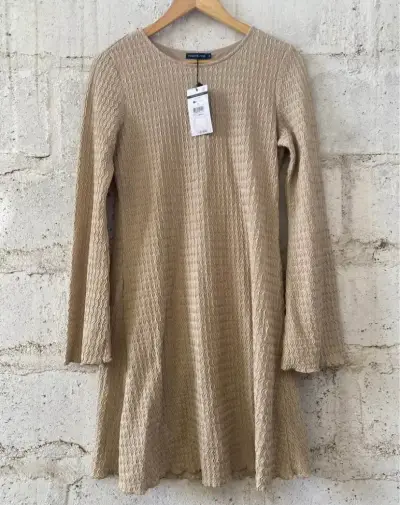 Vestido beige textura única con ETIQUETA - miniatura 1