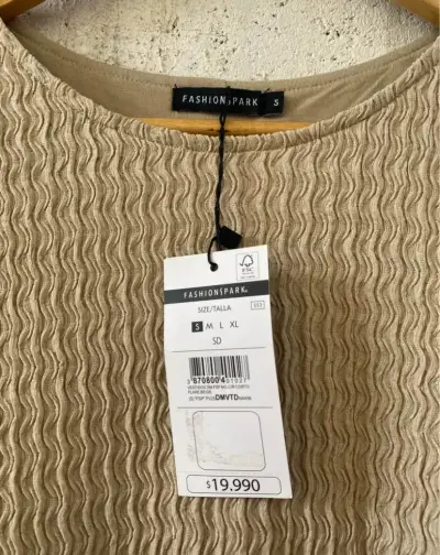 Vestido beige textura única con ETIQUETA - miniatura 2
