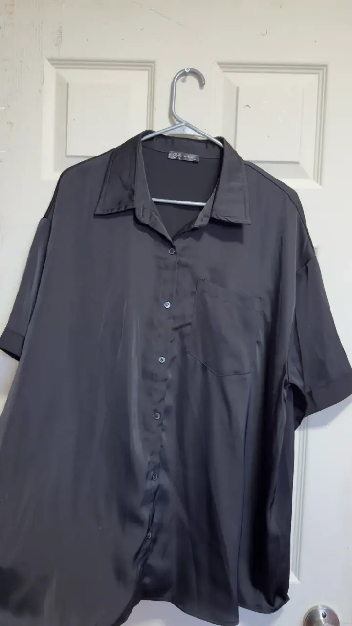 Blusa negra de manga corta - 3