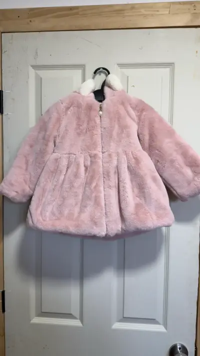 Abrigo rosado de felpa - miniatura 1