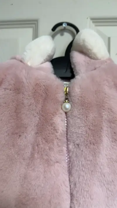 Abrigo rosado de felpa - miniatura 2