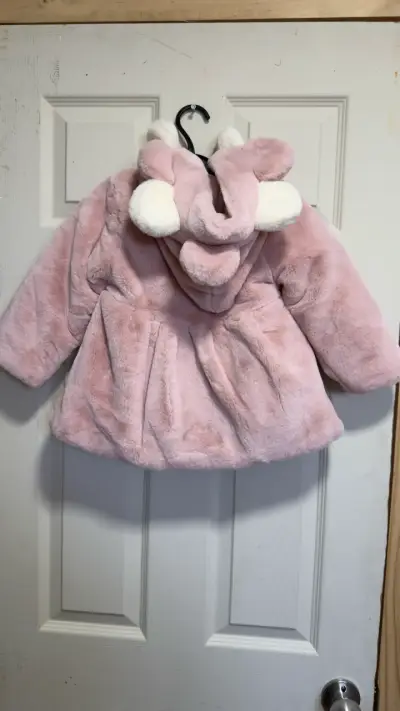 Abrigo rosado de felpa - miniatura 3