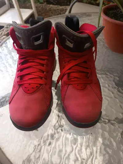 Zapatillas rojas deportivas - miniatura 1