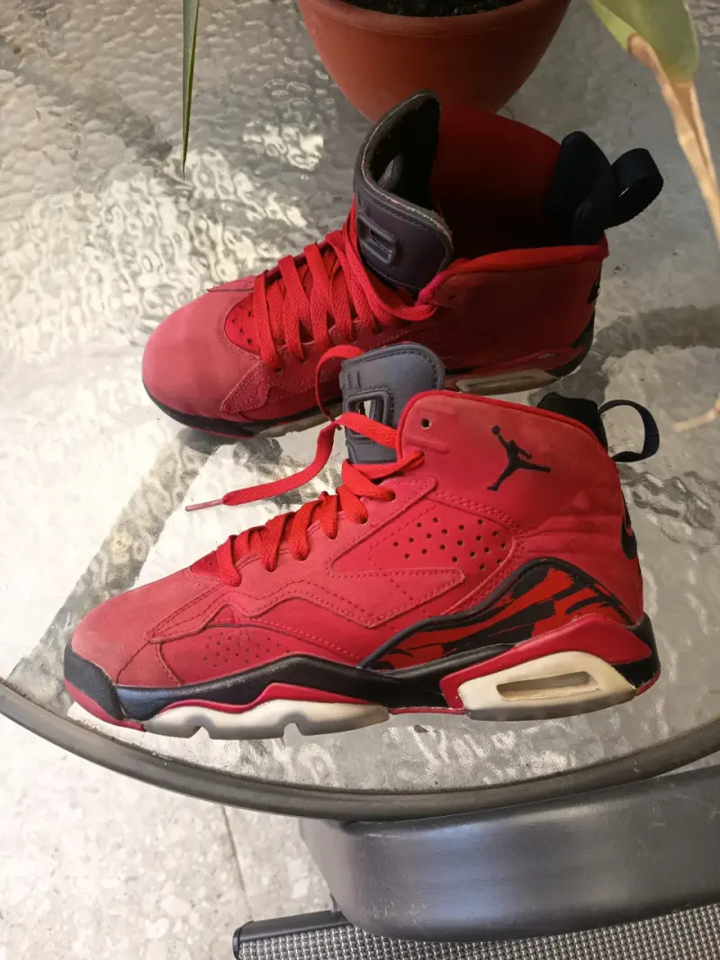 Zapatillas rojas deportivas - 3