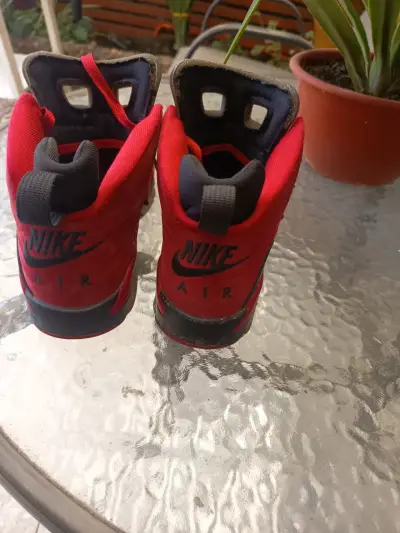 Zapatillas rojas deportivas - miniatura 4