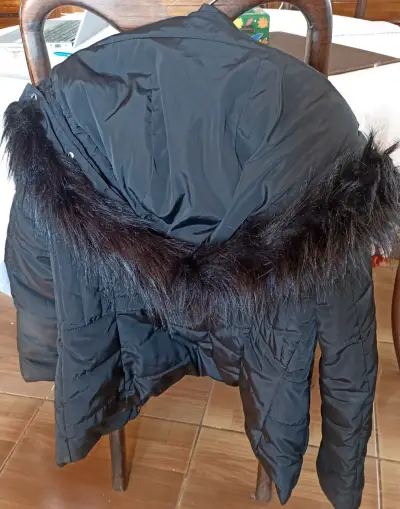 Parka negra con capucha desmontable- Talla M - miniatura 4