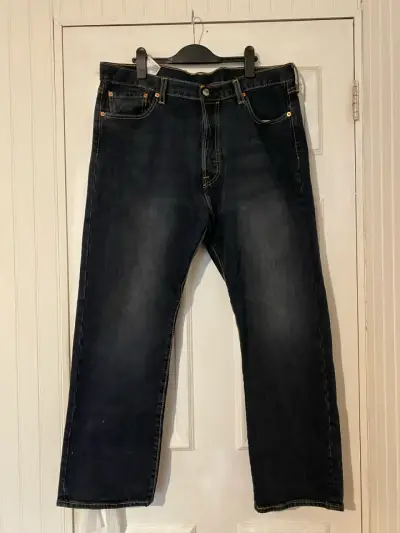 Jeans hombre oscuros casuales levis NO originales - miniatura 1