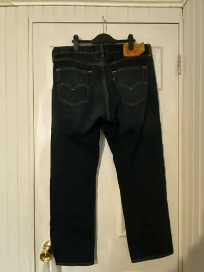 Jeans hombre oscuros casuales levis NO originales - miniatura 2
