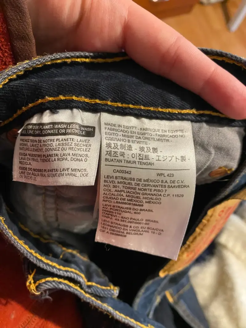 Jeans hombre oscuros casuales levis NO originales - 4