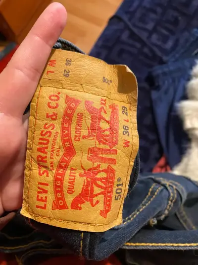 Jeans hombre oscuros casuales levis NO originales - miniatura 6