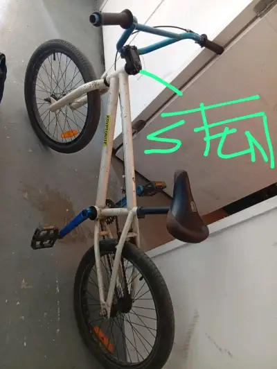 Bicicleta BMX blanca y azul - miniatura 1