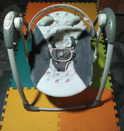 Silla mecedora para bebé - miniatura 4