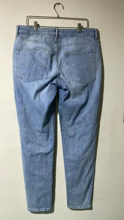 Jeans mezclilla azul claro. Talla 42/44 - miniatura 4