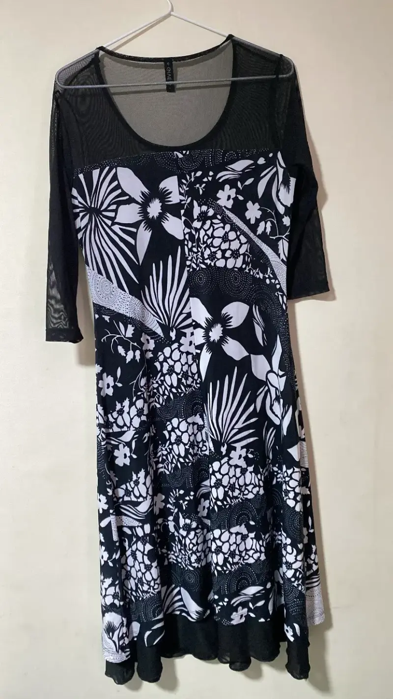 Vestido negro y blanco con estampado. Marca Gives - 3