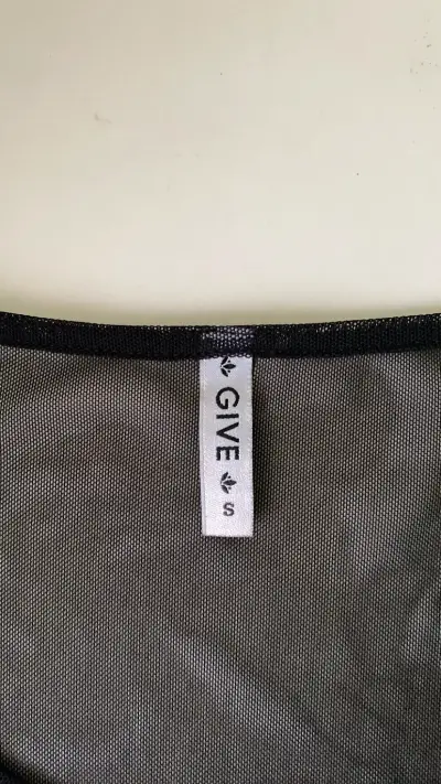 Vestido negro y blanco con estampado. Marca Gives - miniatura 4